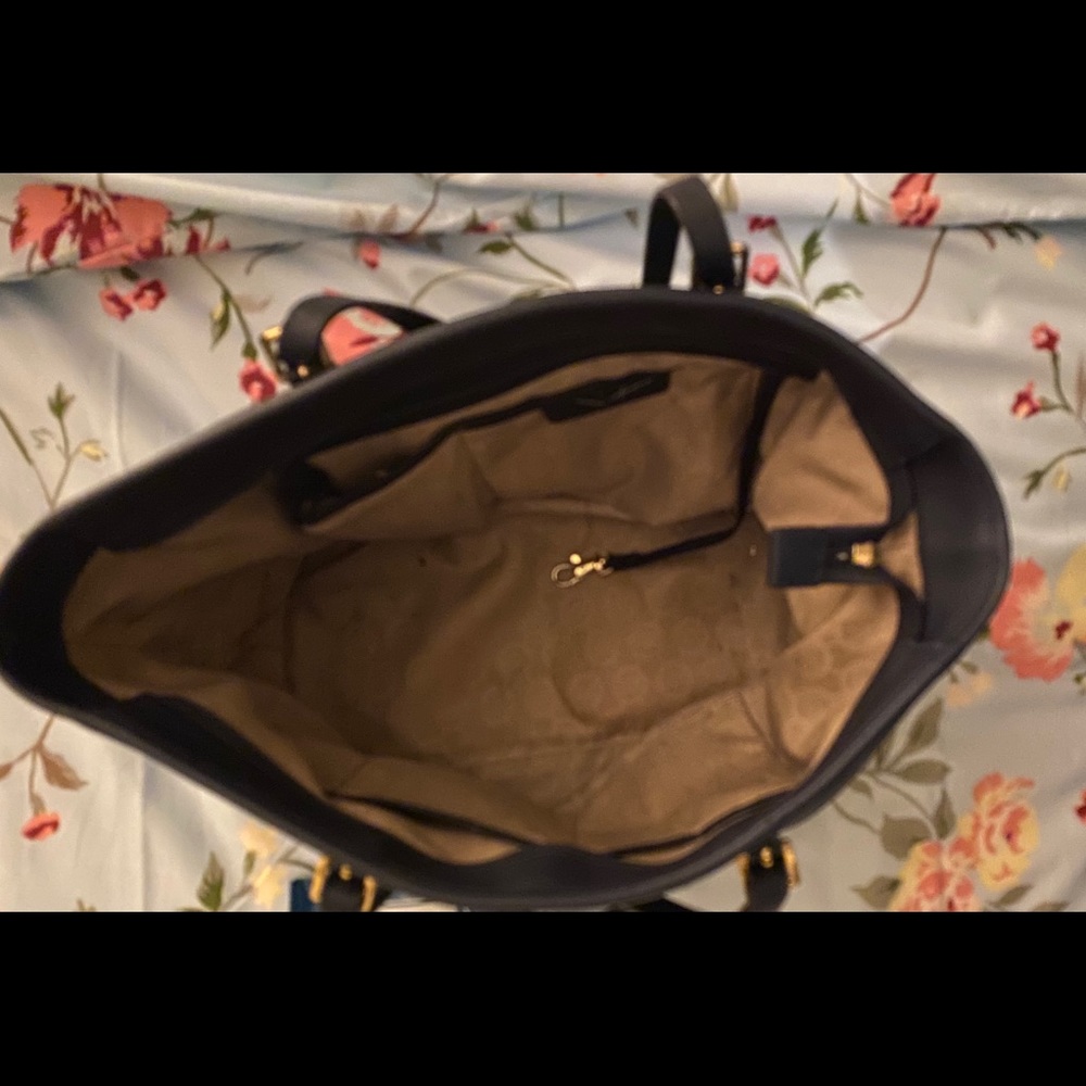 Authentic Micheal Kors tote!!!!